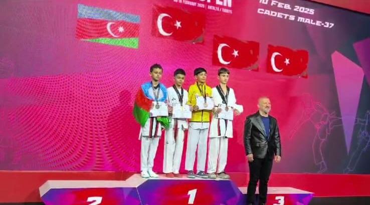 Azərbaycan Taekvondo Federasiyasına Türkiyədə xatirə hədiyyəsi təqdim olunub